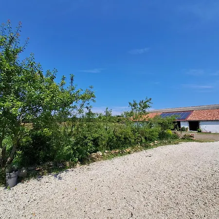 Meuble Independant A La Campagne *
